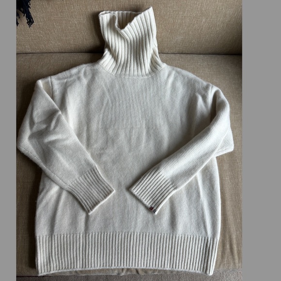 EXTREME CASHMERE N°20 Oversize Xtra Sweater in Cream - Picture 2 of 4